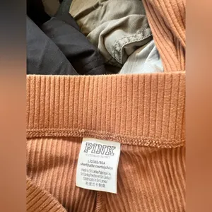 PINK - Victoria's Secret - Short Flare Leggings thumbnail 2
