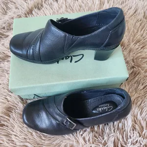 Clarks Artisan Women's Black Leather Upper Shoes Size 71/2 M thumbnail 1