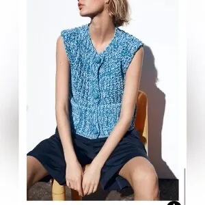 Zara Woman’s Loose Knit Blue Sweater Vest with Big Blue buttons, Sz L thumbnail 2