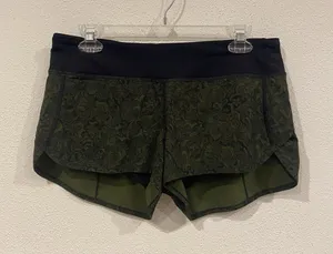 Lululemon Shorts Womens 8 Green Floral Lined Elastic Waist Running Athletic Gym thumbnail 1