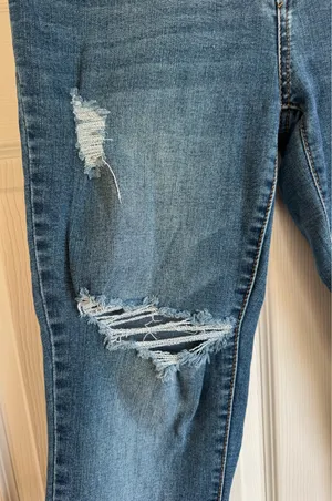 Refuge Women’s Distressed Medium Wash Skinny Jeans Size 8 thumbnail 4