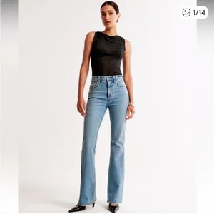 Abercrombie & Fitch Ultra High Rise The Flare Jeans thumbnail 2