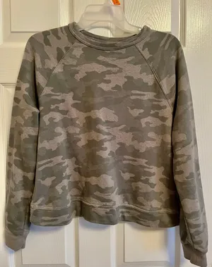 Universal Threads Pullover Sweater thumbnail 1