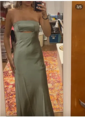 Beginning Boutique Formal Dress thumbnail 2