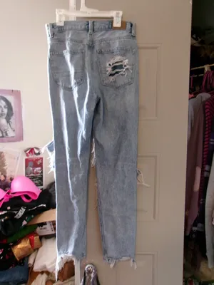 American Eagle Outfitters mom jean ripped distressed denim in light wash blue size 2. thumbnail 5