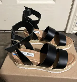 Steve Madden Sandals thumbnail 1