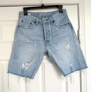 Levi’s 501 Mid Thigh Jean Denim Shorts Light Blue Raw Hem 28 thumbnail 1