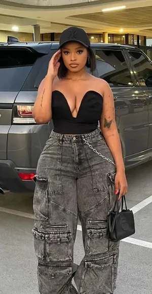 FashioNova Plunge strapless top thumbnail 1