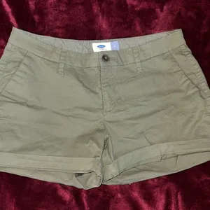 Old Navy Women's Green‎ Cargo Shorts 4 thumbnail 1