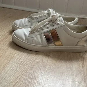 J. Crew New Road Trip Sneakers With Stripe Size 9 thumbnail 2