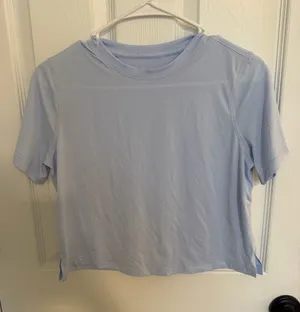 Lululemon top thumbnail 1