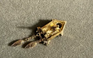 Vintage Avon Cuckoo Clock Pin Gold thumbnail 4
