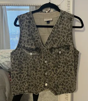Cheetah Print Vest thumbnail 1