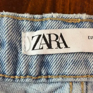 Zara Womens Light Wash High Waisted Wide Leg‎ Raw Hem Denim Jeans Size 4 thumbnail 5
