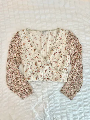 American Eagle Adorable  Crop! thumbnail 1