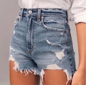 Abercrombie & Fitch The Mom Short High Rise in Size 25 0 Blue denim shorts with thumbnail 1