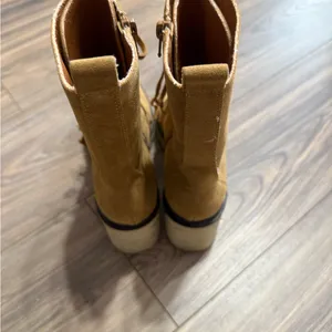Source Unknown Tan Suede Lace-Up Ankle Boots thumbnail 5