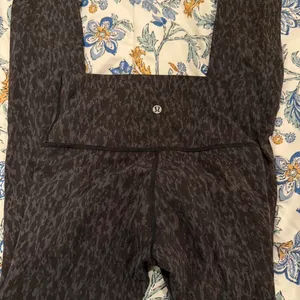 Lululemon Leggings Wunder Under 25" thumbnail 2