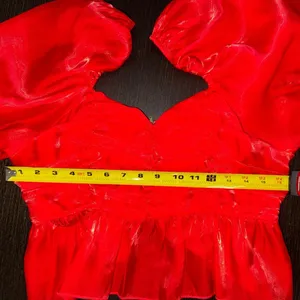 Chic Red Ruched Blouse with Puff Sleeves Size M thumbnail 3