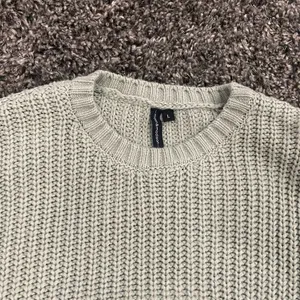 Moon & Madison Ballon Sleeve Cropped Knitted Sweater in Sage, Size L​​​​​​​​​ thumbnail 3