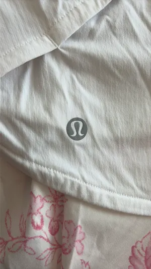 Lululemon Shorts Hotty Hot 2.5" White Low-Rise thumbnail 4