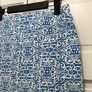 Lulu-B Stylish Blue and White Swirl Patterned Mini Skirt - Size 2 thumbnail 10