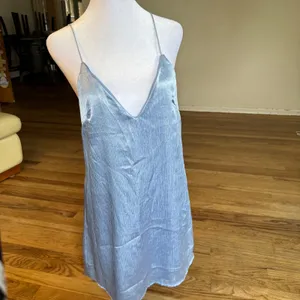 Urban Outfitters Blue Satin Crinkle Mini Slip‎ Dress Strappy Back Size Medium thumbnail 6