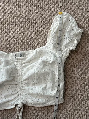Hollister Size Extra Small XS Women's White Eyelet Puff-Sleeve Crop Top thumbnail 2