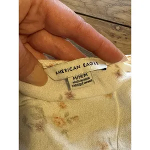 American Eagle Shirt Womens Medium White Short Sleeve V Neck Hook & Eye‎ Closure thumbnail 3