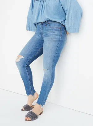 Madewell 9" Mid-Rise Skinny Jeans in Frankie Wash: Torn-Knee Edition thumbnail 9