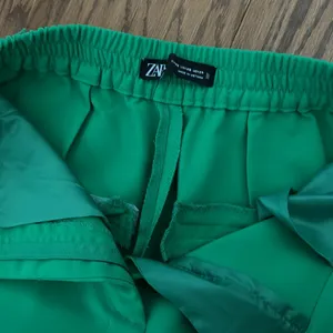 green cropped culottes pants thumbnail 4