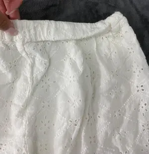 Hollister Eyelet Creme Shorts thumbnail 7