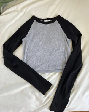 Black And Grey Long Sleeve Croptop thumbnail 2