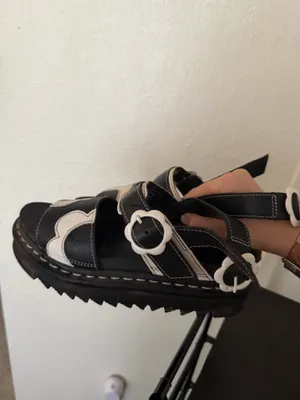 Dr. Martens Sandels thumbnail 2