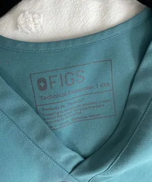 FIGS Scrub Top thumbnail 2