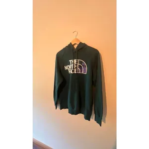 The North Face Women's Large Green Pullover Hoodie Plaid Logo Graphic Sweatshirt thumbnail 2
