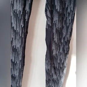 NIKE DRI-FIT Leggings. Women’s Size Small. Mesh & Unique Design. 28”. Like New! thumbnail 2
