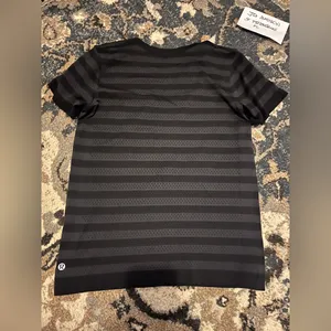 Lululemon Swiftly Tech Tee: Relaxed Swiftly Tech thumbnail 2