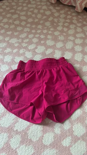 Pink Lululemon Shorts Hotty Hot 2.5" High-Rise thumbnail 4