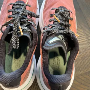 Saucony Women's Endorphin Shift 10.5 women thumbnail 6