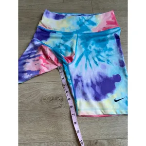 EUC Nike One Women's Mid-Rise 7" Tie-Dye Bike Shorts Multicolor training size S thumbnail 7
