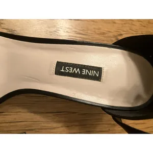 Nine West Pruce Black Leather Open Toe Block Heel Ankle Strap Buckle 10.5 thumbnail 2