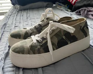 Steve Madden Platforms thumbnail 2