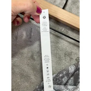 Lululemon Wunder Under HR Crop 23 Scallop Size 4 Luxreme Gray White Leggings New thumbnail 9
