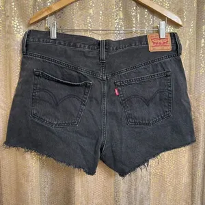 Levi’s Women's 501 Original Cotton Black Cut Off Shorts Size XL/34 thumbnail 2