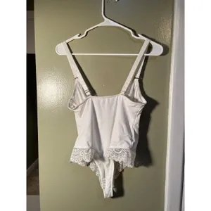 Women's Size Medium Lace Tummy Control Shapewear Bodysuit White Deep V-Neck Low thumbnail 7