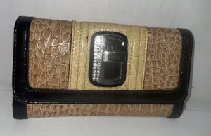 Vintage Guess Tan‎ & White Embossed Leather trifold wallet thumbnail 1