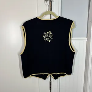 Vtg Hand-knit Christopher & Banks Sweater Vest Navy Yellow Hearts Flowers‎ thumbnail 4