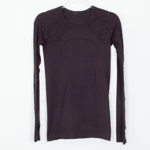 Lululemon Swiftly Tech‎ Long Sleeve Floral Shirt Purple Size 6 Thumbhole Running thumbnail 2