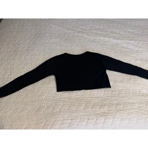 Offline by Aerie Cropped‎ long sleeve top size medium thumbnail 7